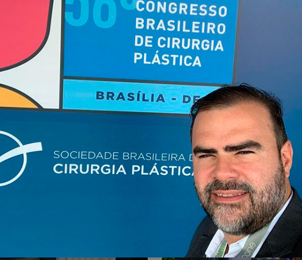 Glauber: além de tudo, um estudioso - em foto no recente Congresso Brasileiro, no DF